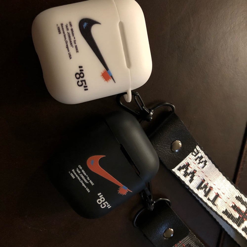 AirPod protective case - Picture 2 of 6